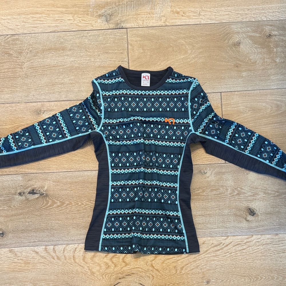 Kari Traa Black & Teal Geometric Long Sleeve Base Layer